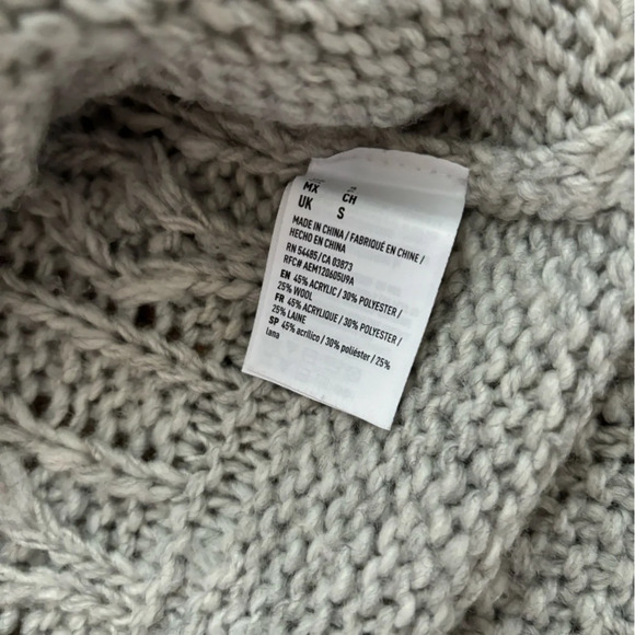 American Eagle Small Grey Chunky Knit Sweater - Picture 3 of 4